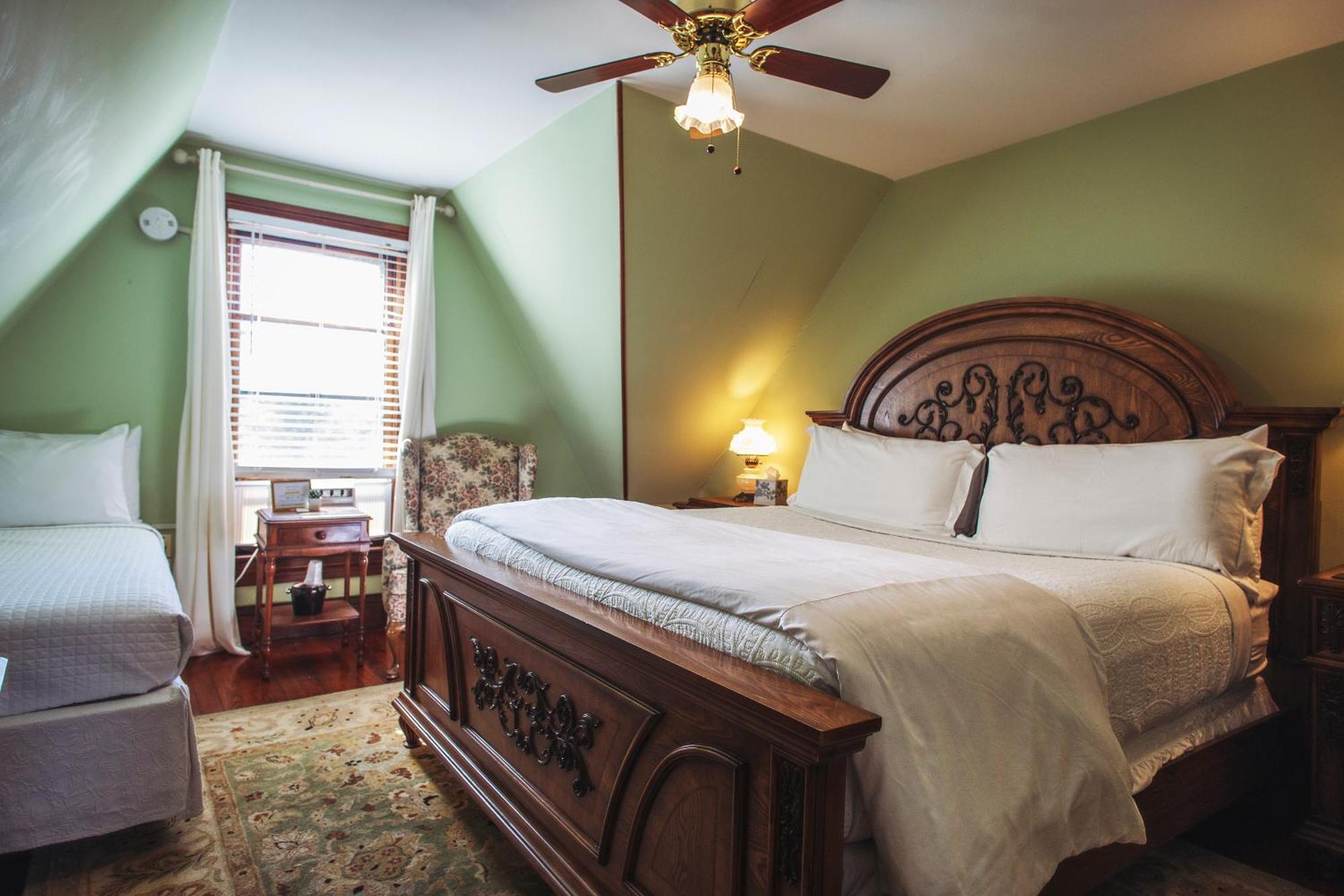 Cedar Crest Inn Эшвилл Экстерьер фото